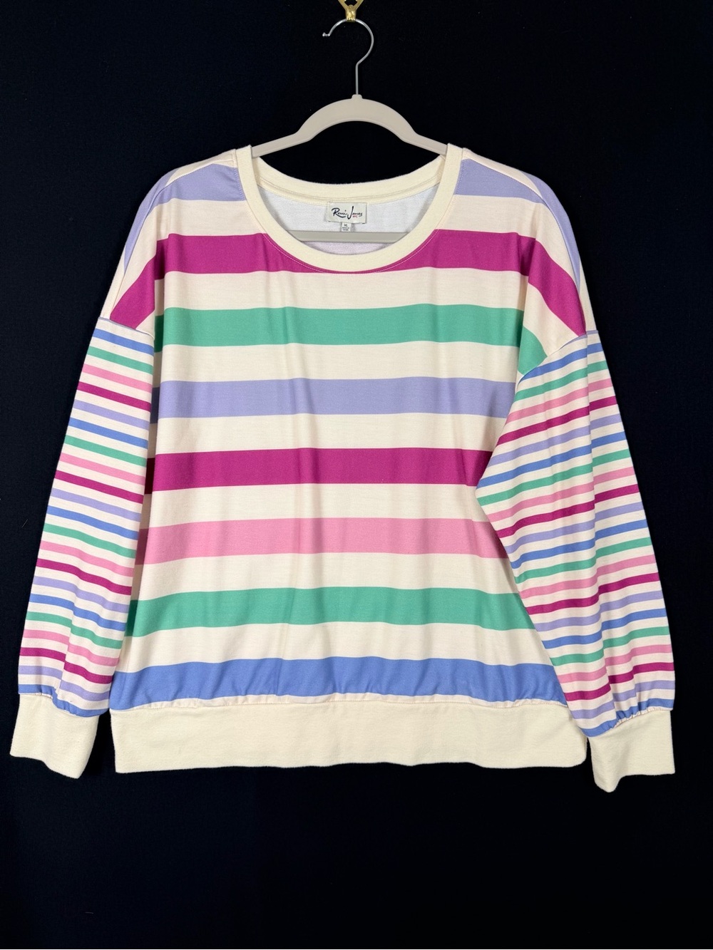 Remi James NYC women’s XL Cream Multicolor Striped Crewneck Sweatshirt Cozy